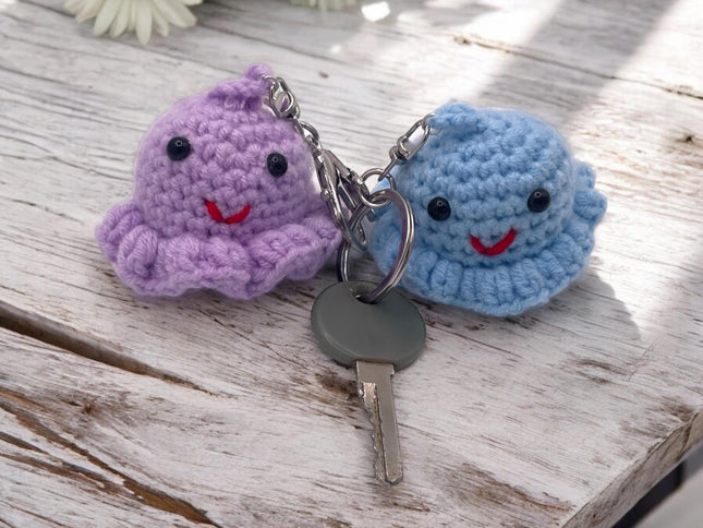 Gehäkelte Oktopus Schlüsselanhänger - Geschenk für Schulanfang, Geburtstag, Valentinstag oder Hochzeit für Sie und Ihn - Freund und Freundin