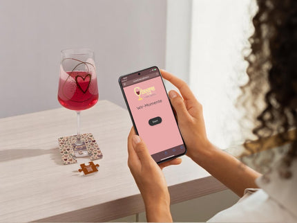 Cheers to Us – Couple Edition | Date Night Spiel | 360 Fragen | Bierdeckel-Set für Paare | Gesprächsspiel für Beziehung | Valentinstag