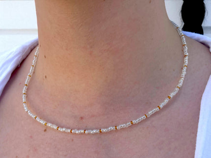 Perlenkette handgemacht – Glasperlen weiß gold – Damen Halskette – Weihnachten Schmuck – Layering Kette – Geschenkidee Accessoire - Sie