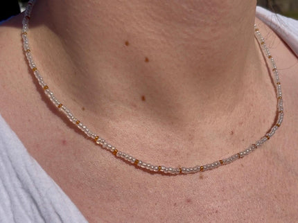 Perlenkette handgemacht – Glasperlen weiß gold – Damen Halskette – Weihnachten Schmuck – Layering Kette – Geschenkidee Accessoire - Sie