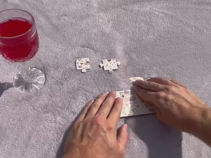 Cheers to Us – Couple Edition | Date Night Spiel | 360 Fragen | Bierdeckel-Set für Paare | Gesprächsspiel für Beziehung | Valentinstag